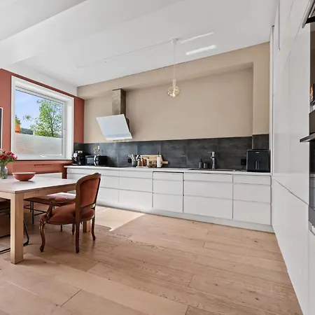 Stylish With Rooftop Terrace * Μπέργκεν
